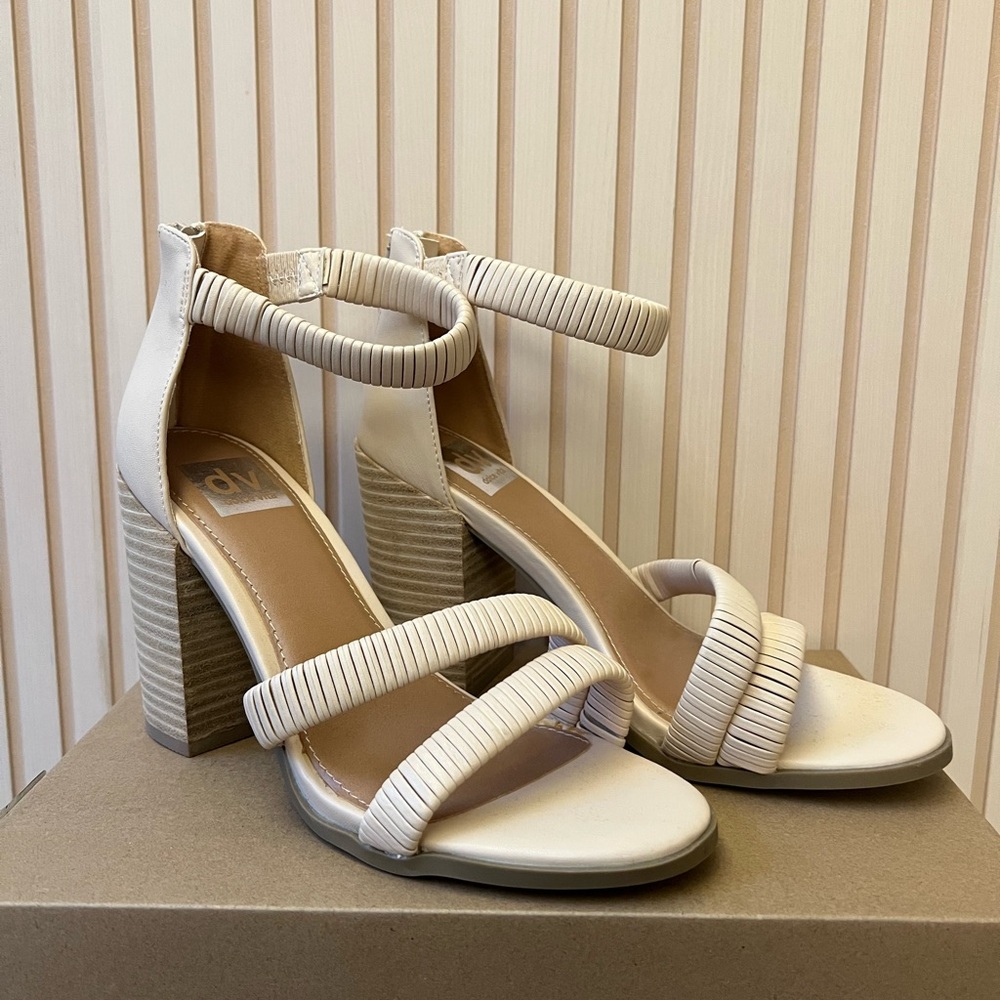 DV by Dolce Vita blush Wrapped-Strap Block Heel Sandals NWOB - Picture 2 of 4